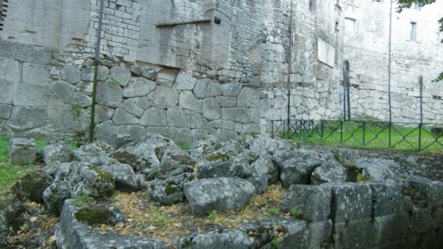 Mura umbro romane