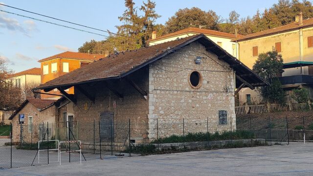 Spoleto Norcia tettoia ai binari