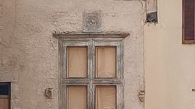 finestra a croce casa Berardetti Carandente