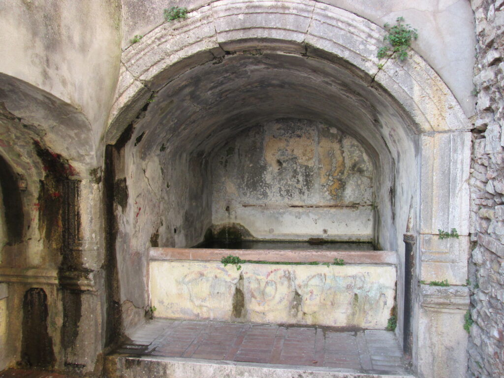 lavatoi piazza Duomo (2)
