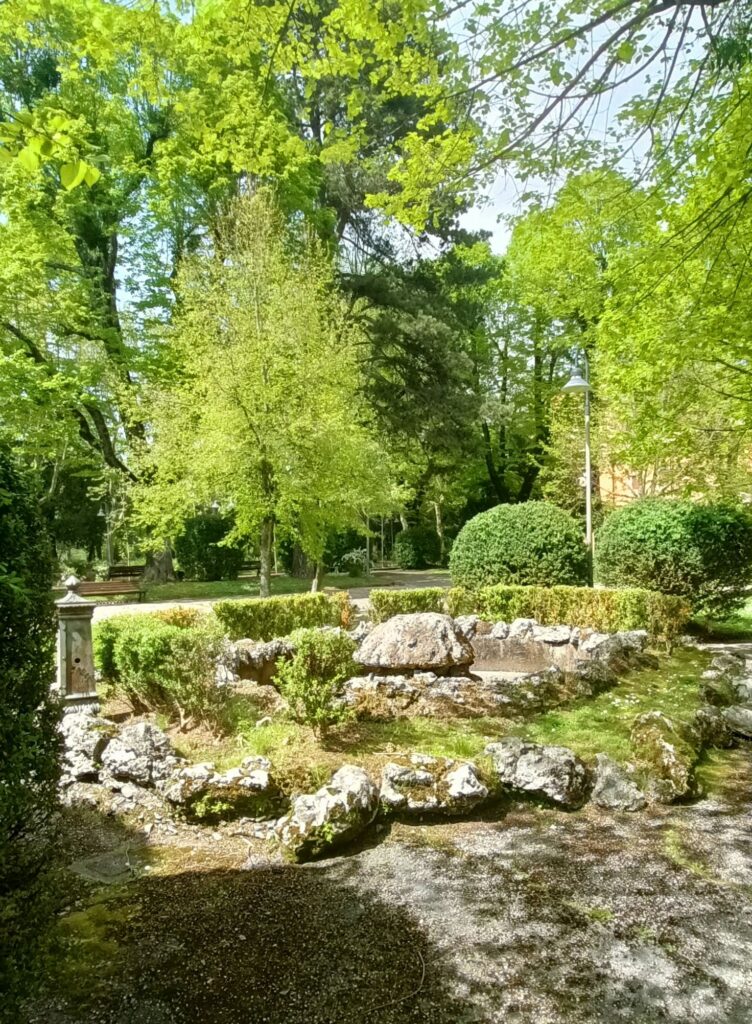 Fontanella e stagno della passeggiata