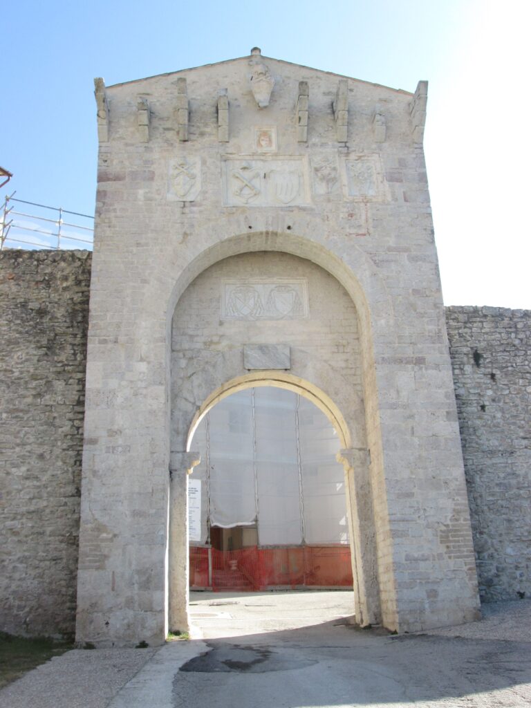 Seconda porta della Rocca (2)