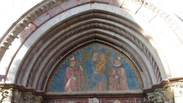 Affresco sul portale di San Nicolò