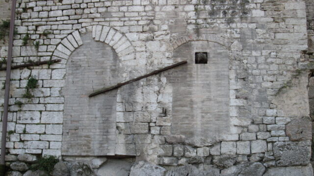 altre porte murate sulle mura ciclopiche