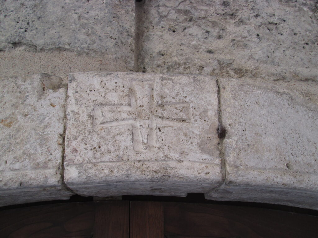 Croce su arco di Druso