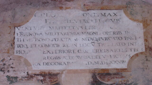 Iscrizione nel fornice della Rocca a Papa Gregorio XIII Ugo Boncompagni