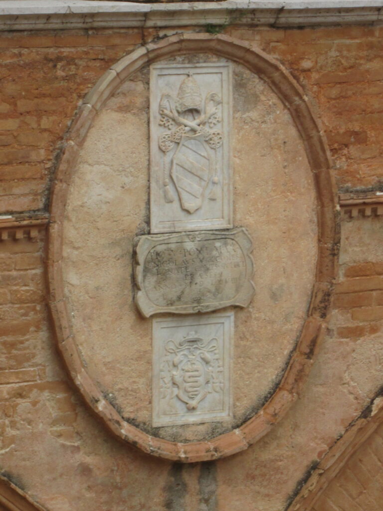 Nicolò Visconti a Pio V sul loggiato della Rocca