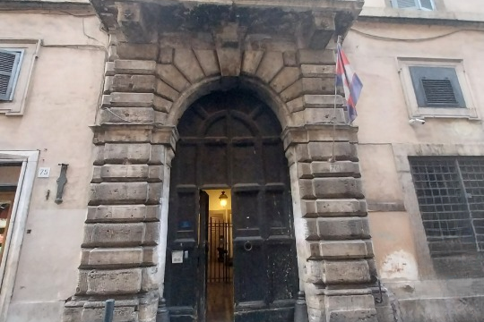 Portone di Palazzo Sinibaldi Roma