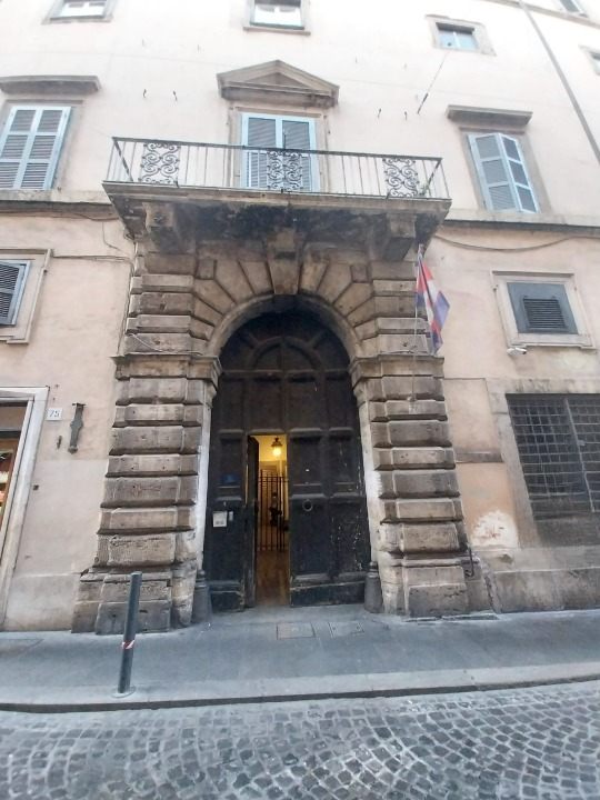 Portone di Palazzo Sinibaldi Roma