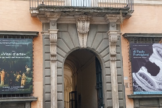 Portone di palazzo Carpegna Collicola Roma