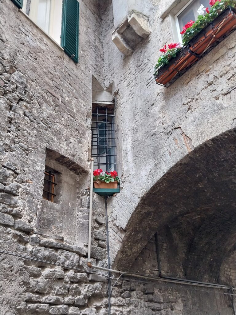 finestre a sguincio a San Martino