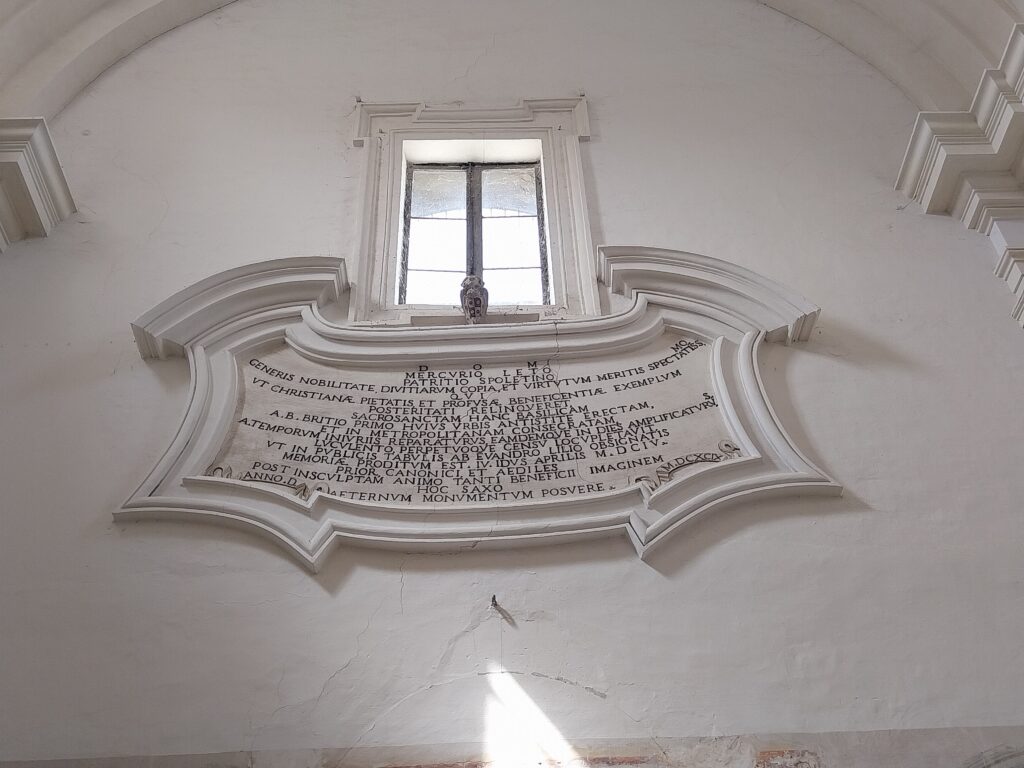 iscrizione in controfacciata a San Pietro