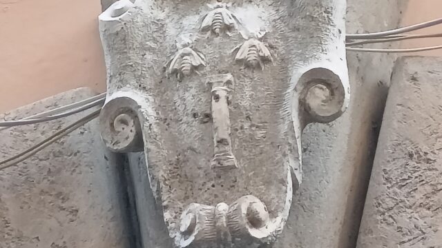 stemma Barberini Colonna a palazzo Collicola – Copia