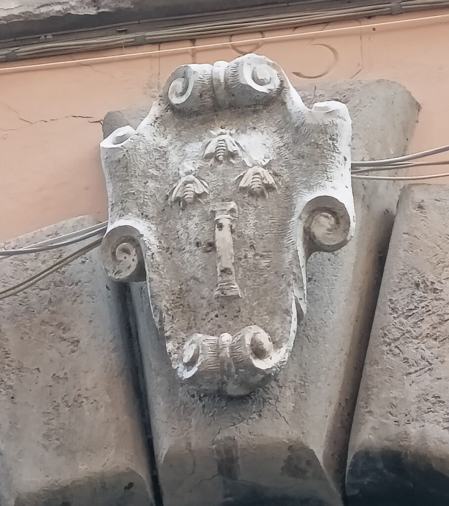 stemma Barberini Colonna a palazzo Collicola – Copia