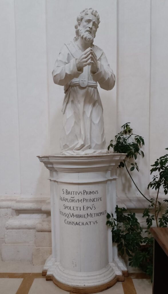 Statua e lapide di San Brizio in San Pietro
