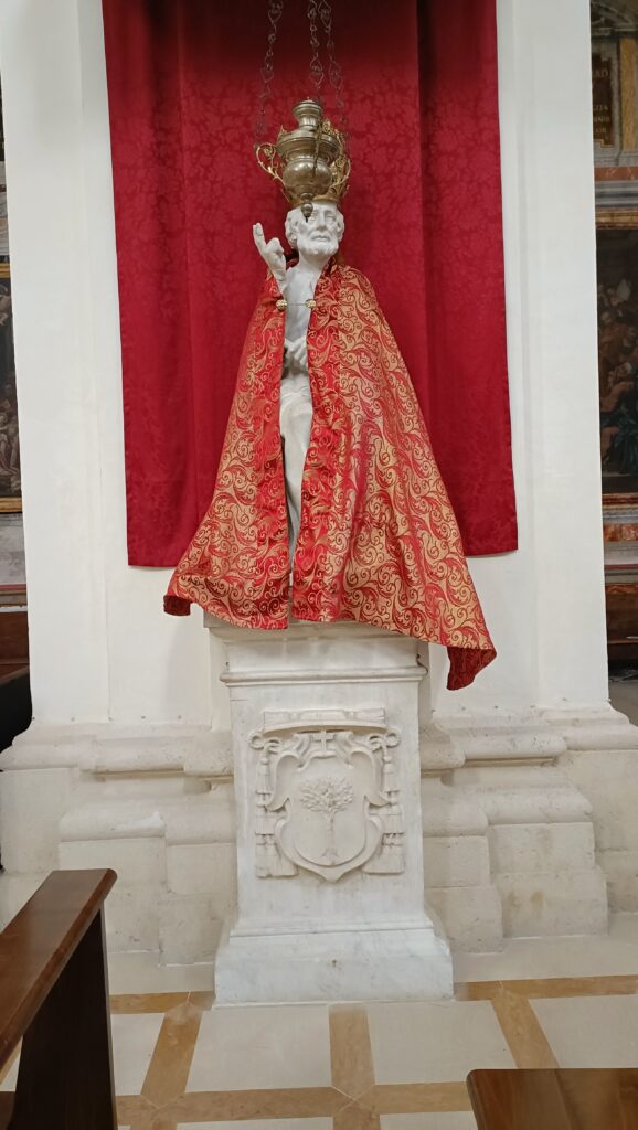 Statua di un Vescovo