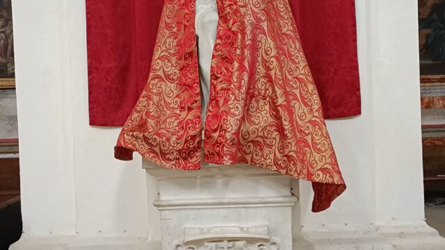 Statua di un Vescovo