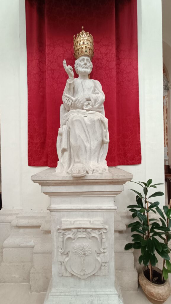 statua di un vescovo