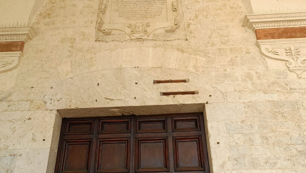 vecchia porta di sinistra del Duomo