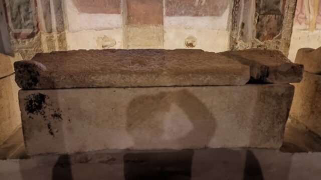 sarcofagi nella cripta