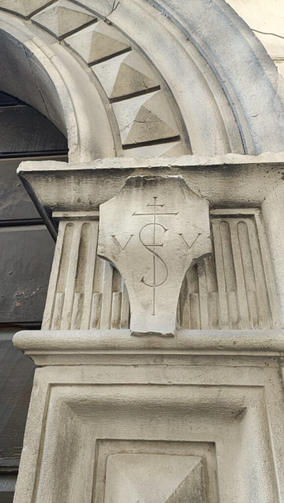 croce di Lorena VSV su Palazzo Sillani